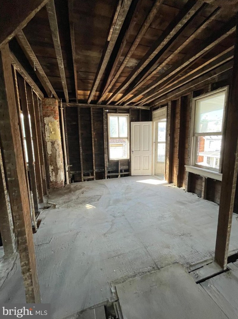 239 Locust St, Harrisburg PA  17109-4613 exterior