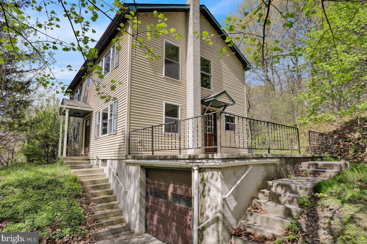 629 Bullfrog Valley Rd, Hummelstown PA  17036-9743 exterior