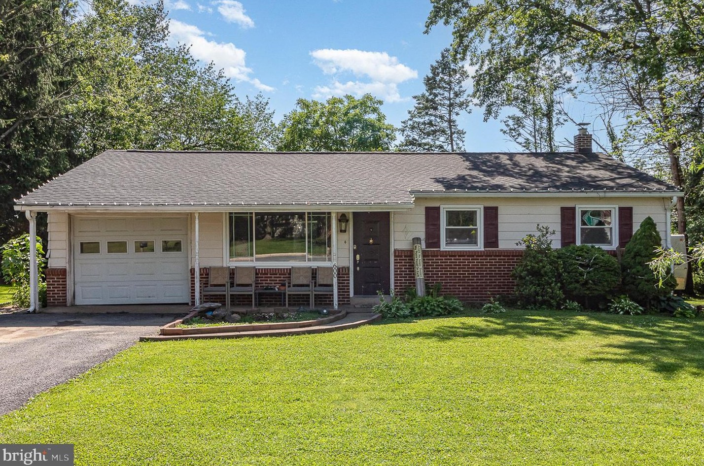 600 Burgundy Rd, Harrisburg PA  17112-3106 exterior