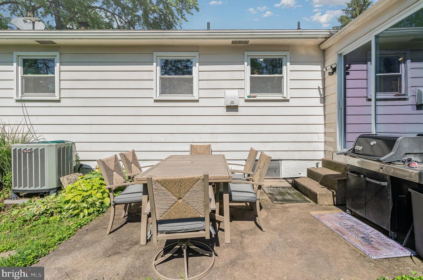 600 Burgundy Rd, Harrisburg PA  17112-3107 exterior