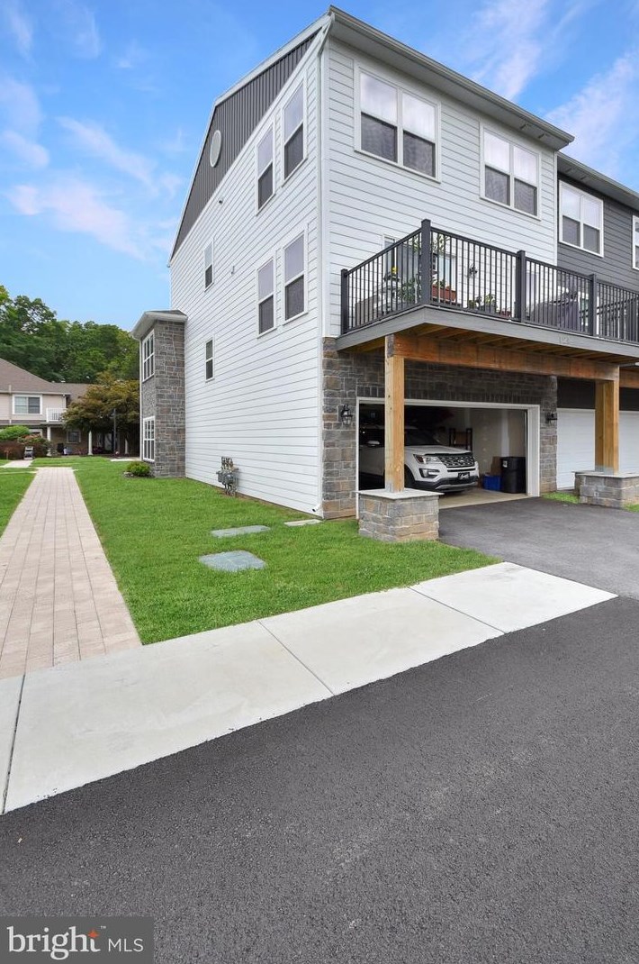 121 High Pointe Dr, Hummelstown PA  17036-8104 exterior