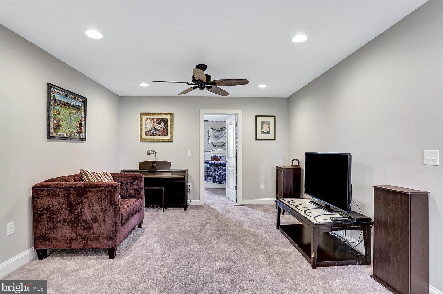 2228 Northview Ln, Harrisburg PA 17110-3913 exterior