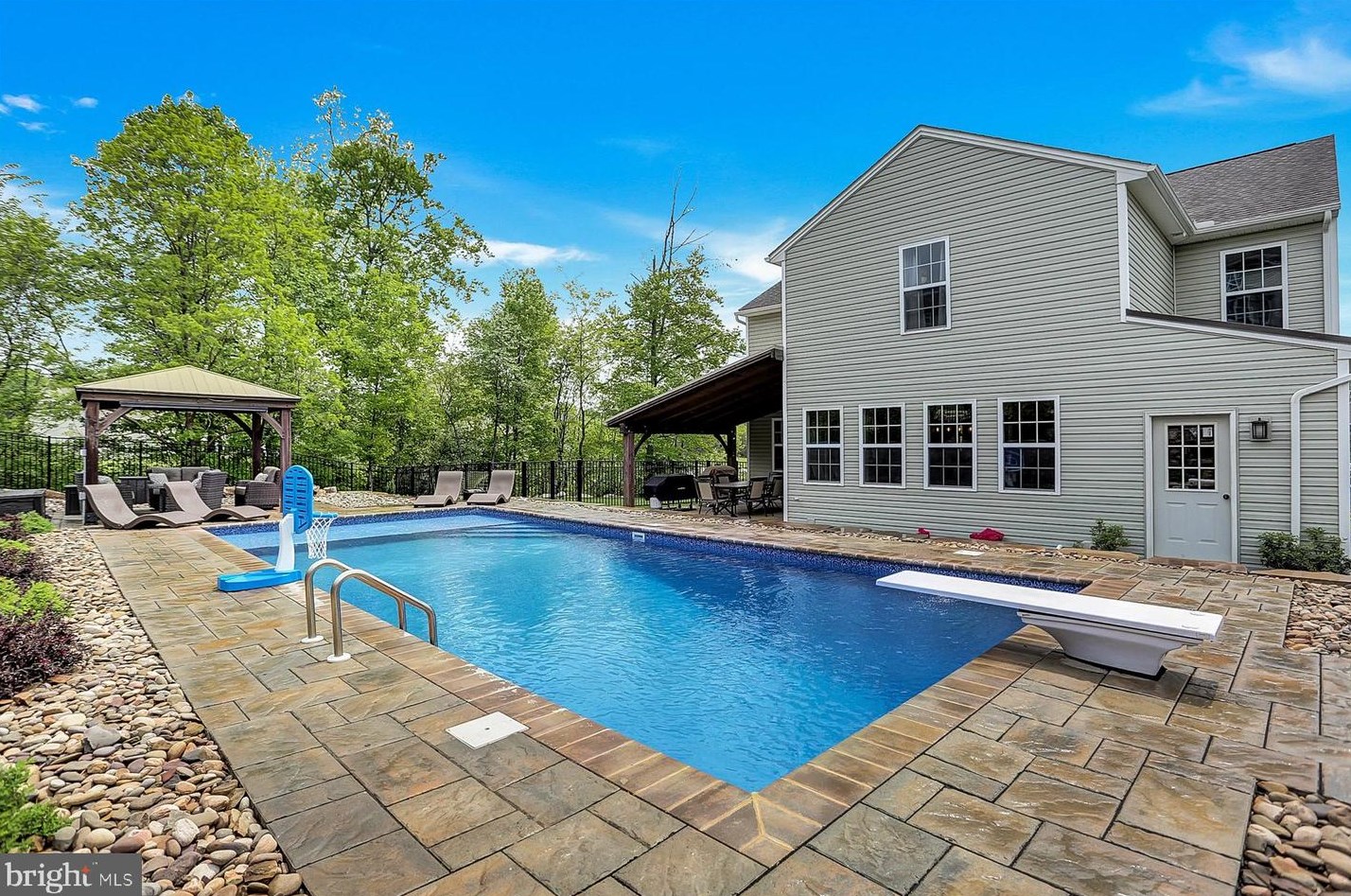 2228 Northview Ln, Harrisburg PA 17110-3913 exterior