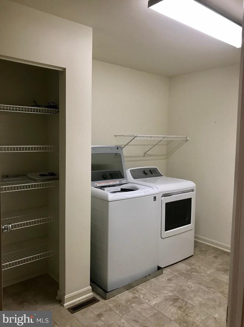 2060 Deer Run Dr, Hummelstown PA 17036-7084 exterior