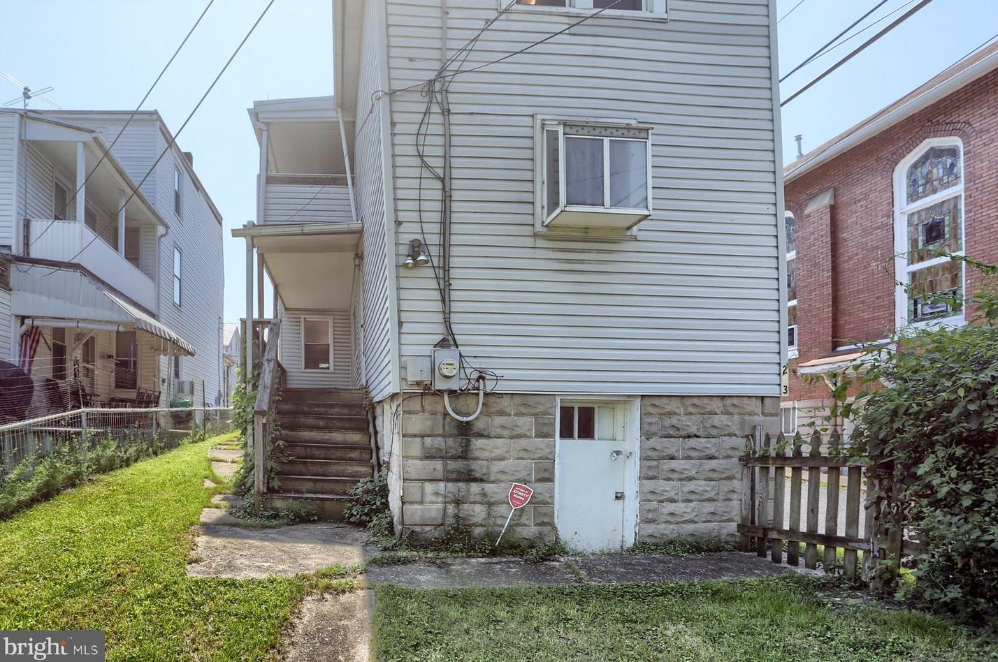 223 Locust St, Harrisburg PA  17113-2333 exterior