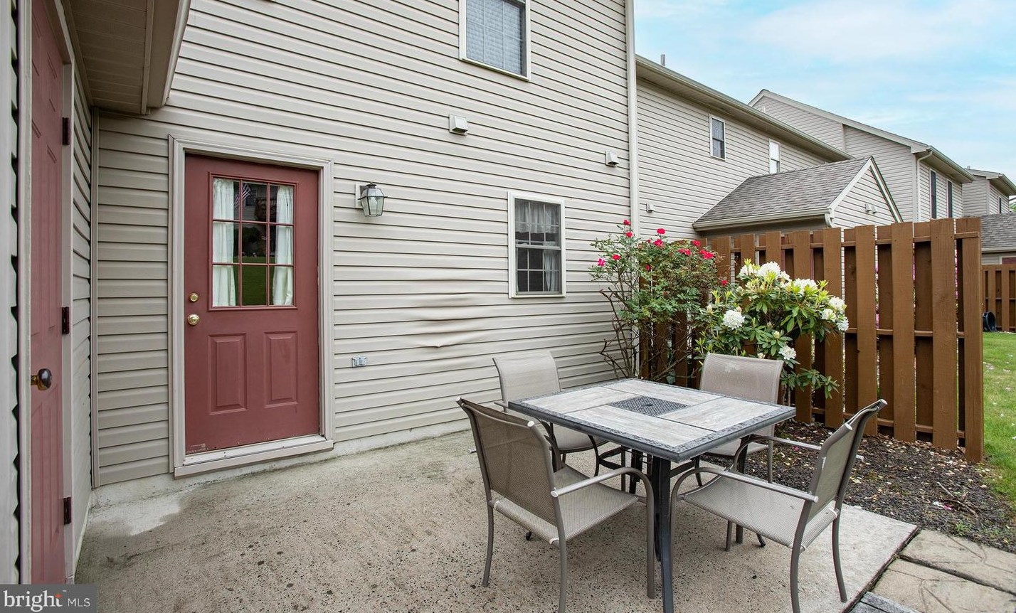 320 Woodland Vw Ct, Harrisburg PA  17110-3938 exterior