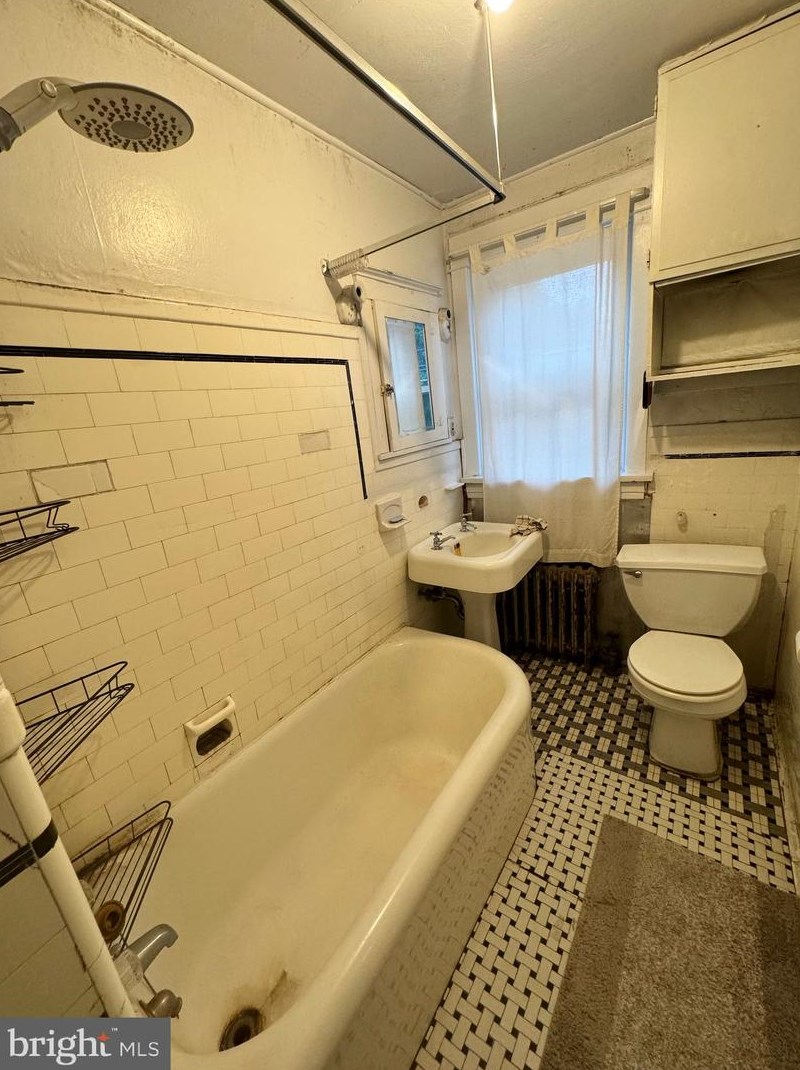 1855 Holly St, Harrisburg PA  17104-1201 exterior