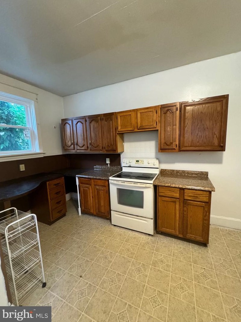 1855 Holly St, Harrisburg PA  17104-1201 exterior