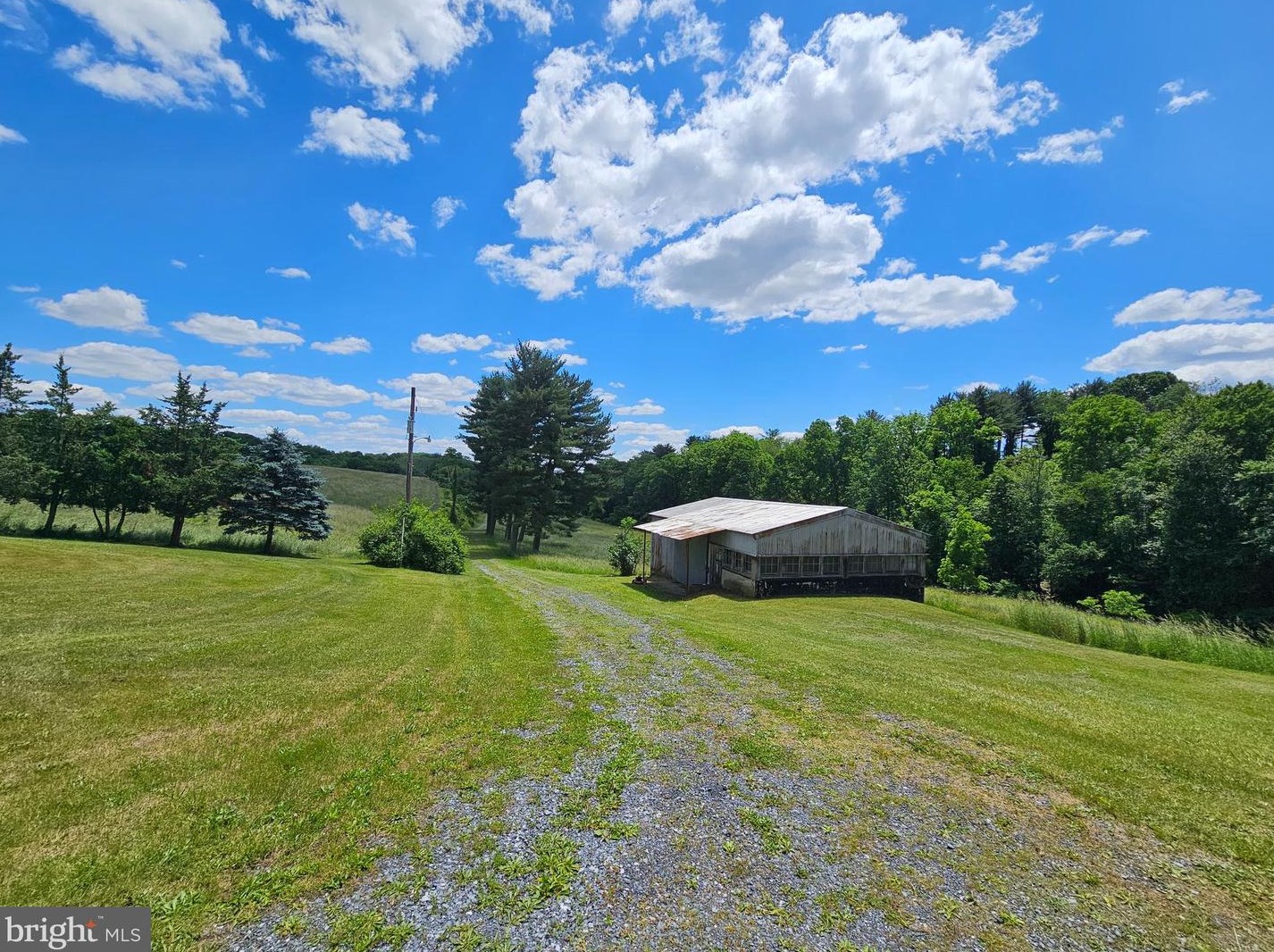 752 Nyes Rd, Hummelstown PA 17036-8688 exterior