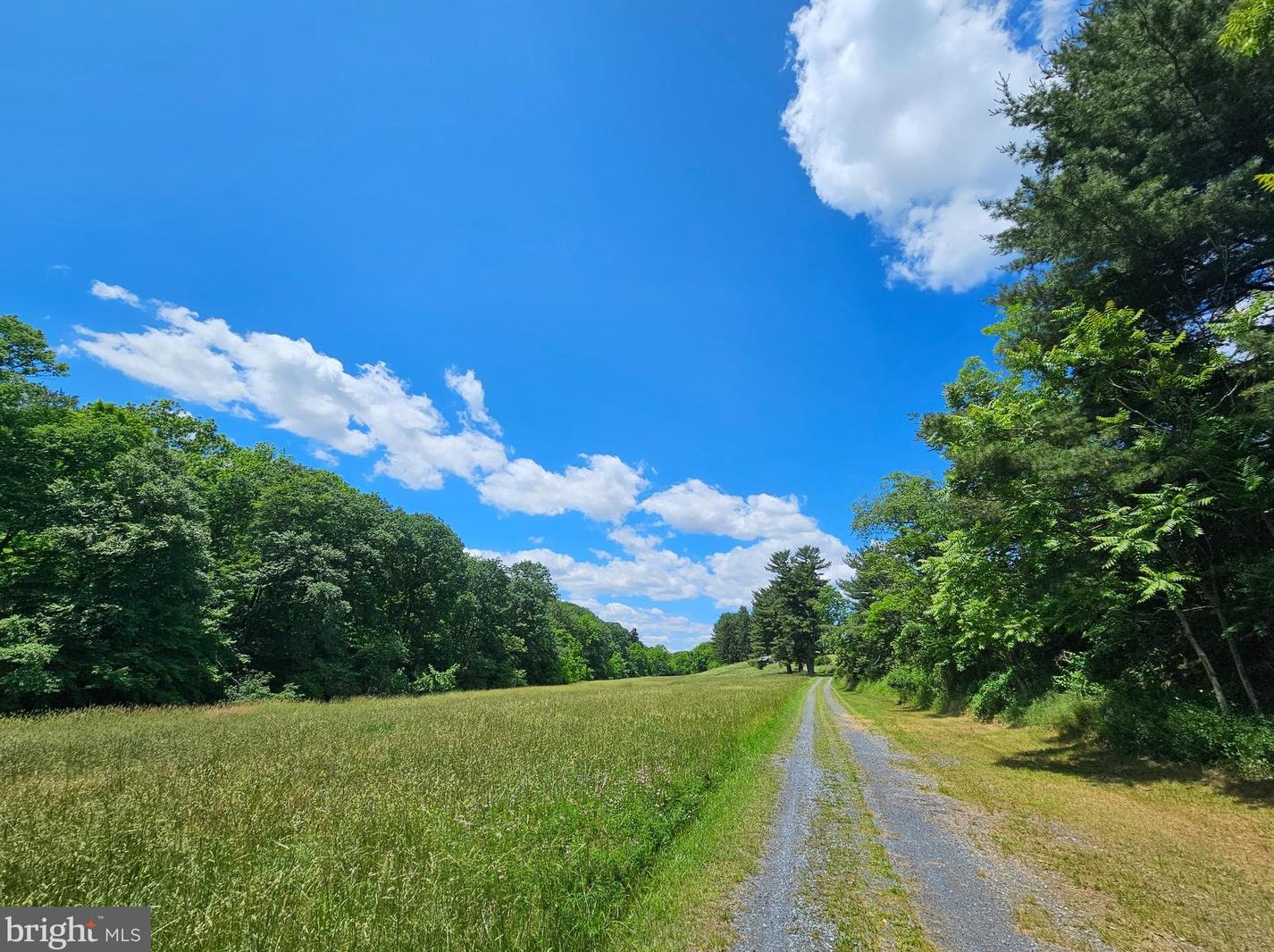 752 Nyes Rd, Hummelstown PA 17036-8688 exterior