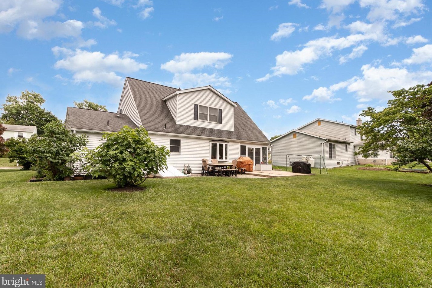 5727 Meadowbrook Dr, Harrisburg PA  17112-3138 exterior