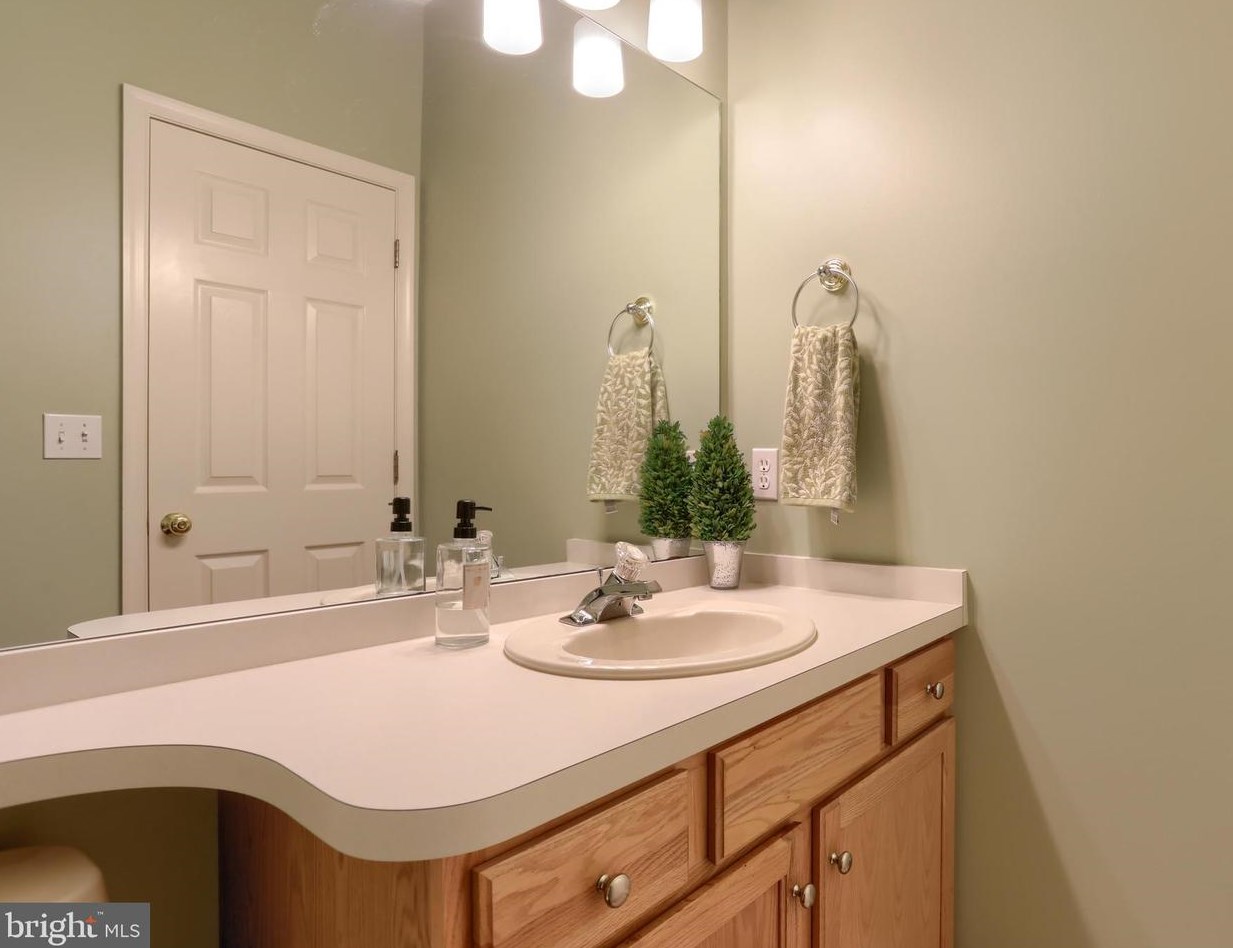 1908 Limestone Dr, Hummelstown PA 17036-7020 exterior