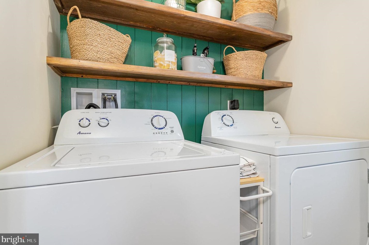 664 Winding Ln, Harrisburg PA  17111-2338 exterior