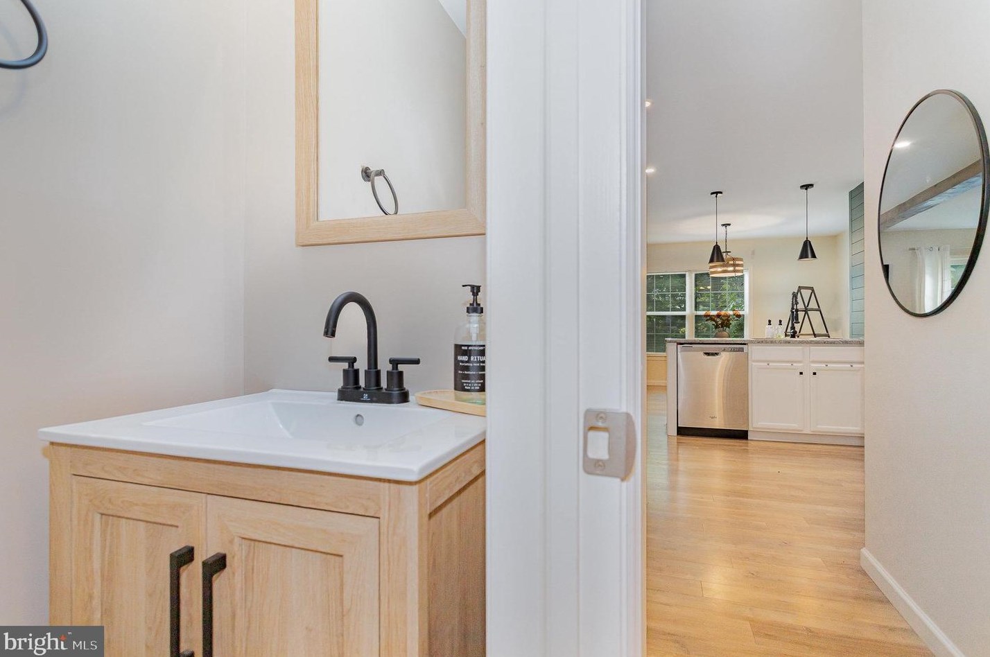 664 Winding Ln, Harrisburg PA  17111-2338 exterior