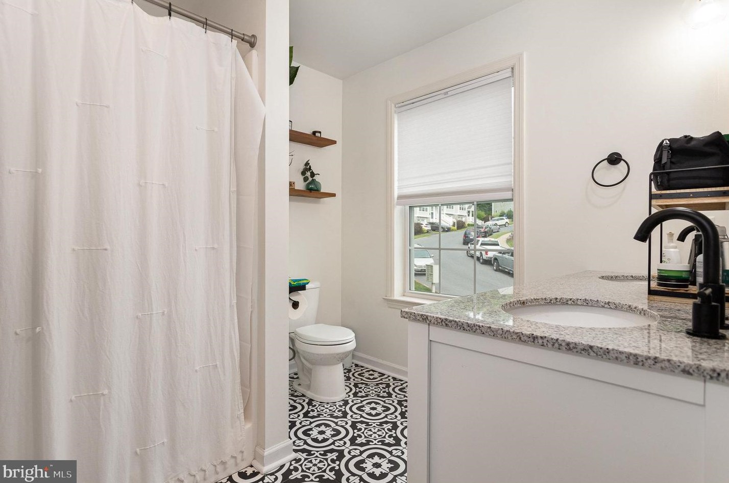 664 Winding Ln, Harrisburg PA  17111-2338 exterior