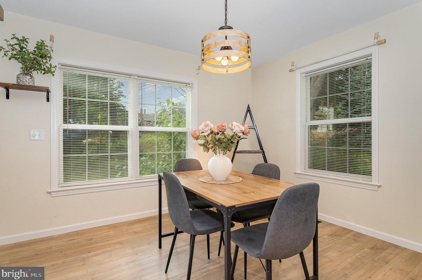 664 Winding Ln, Harrisburg PA  17111-2338 exterior