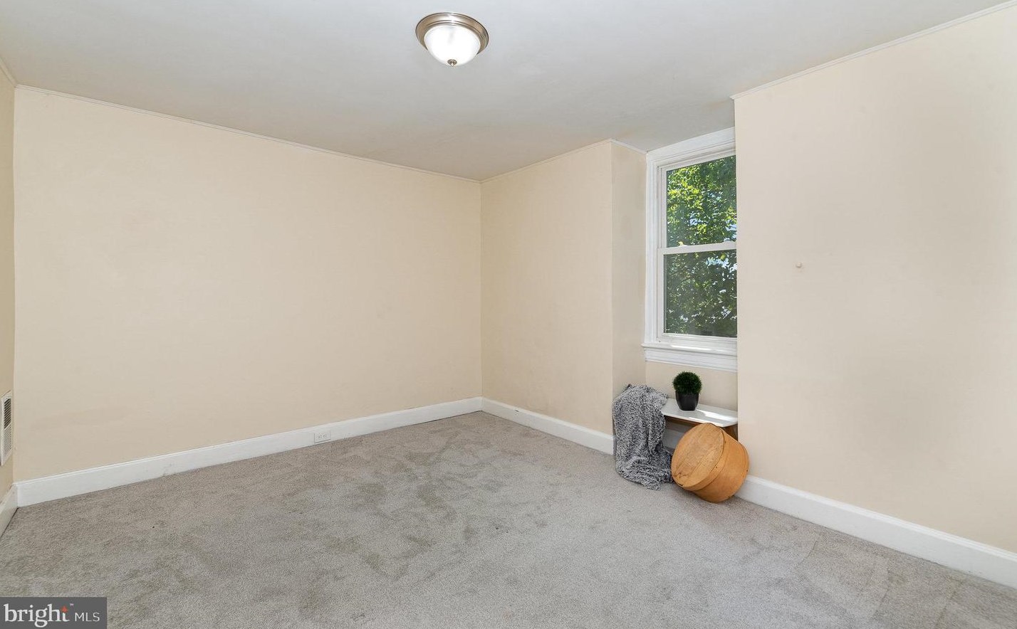 652 Emerald St, Harrisburg PA  17110-2432 exterior