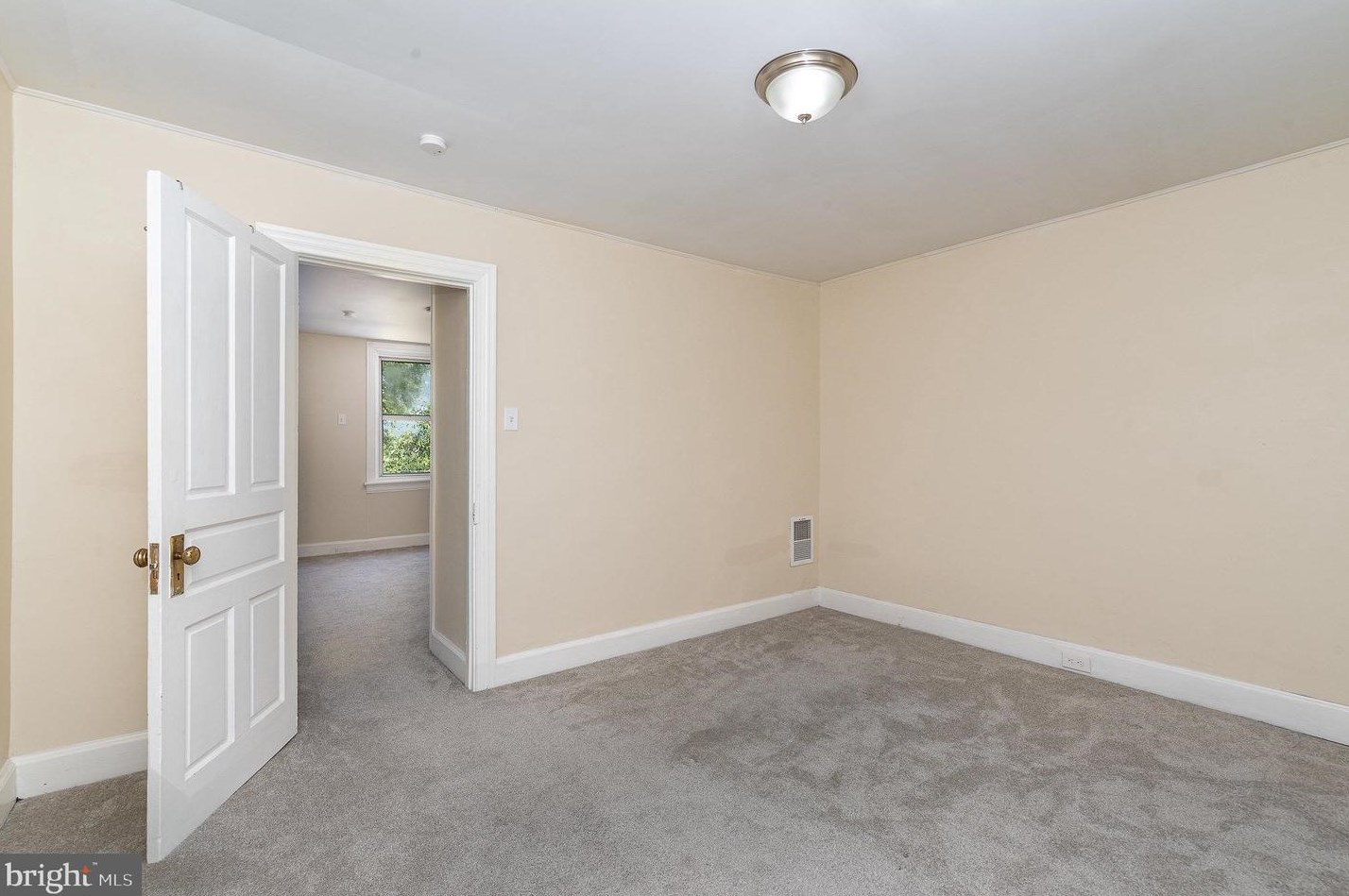 652 Emerald St, Harrisburg PA  17110-2432 exterior