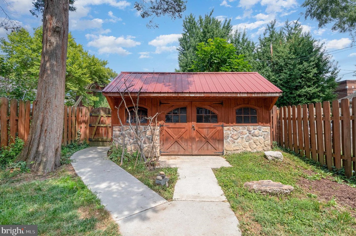 2343 2 St, Harrisburg PA  17110-1009 exterior