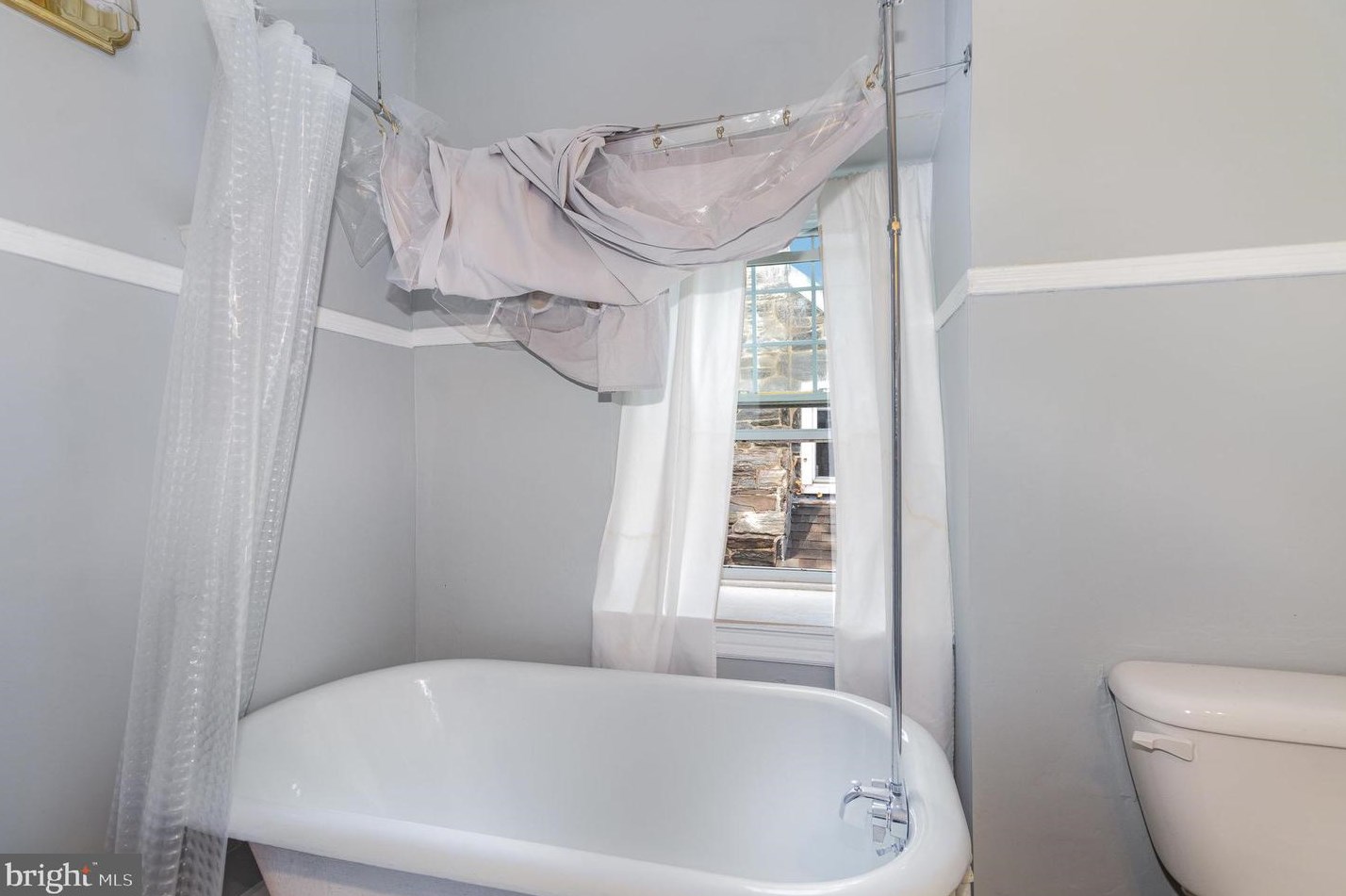 2343 2 St, Harrisburg PA  17110-1009 exterior