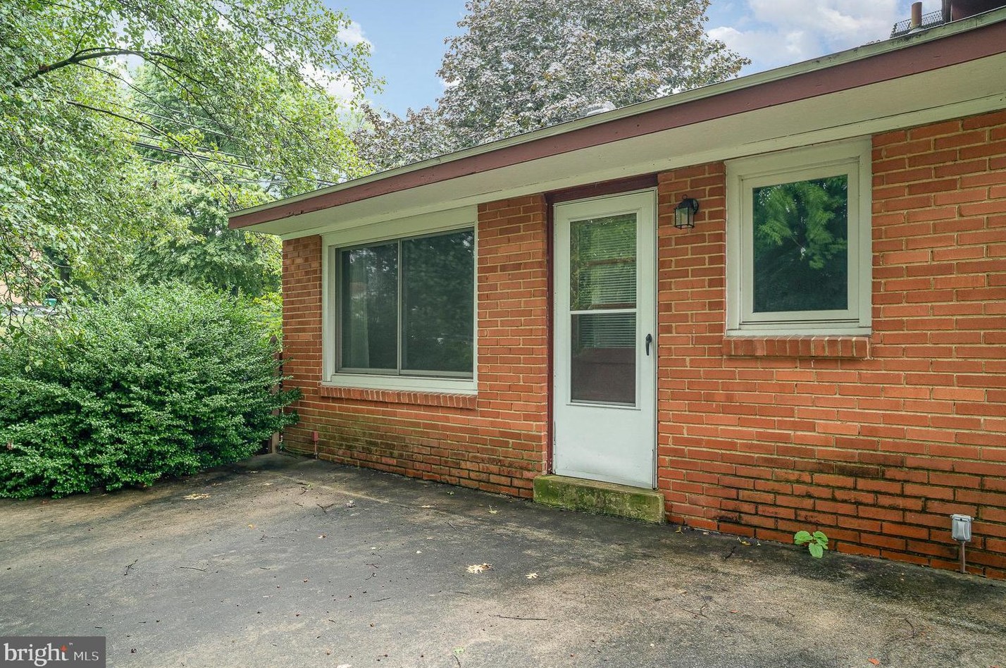 1502 Kay St, Harrisburg PA  17109-5620 exterior