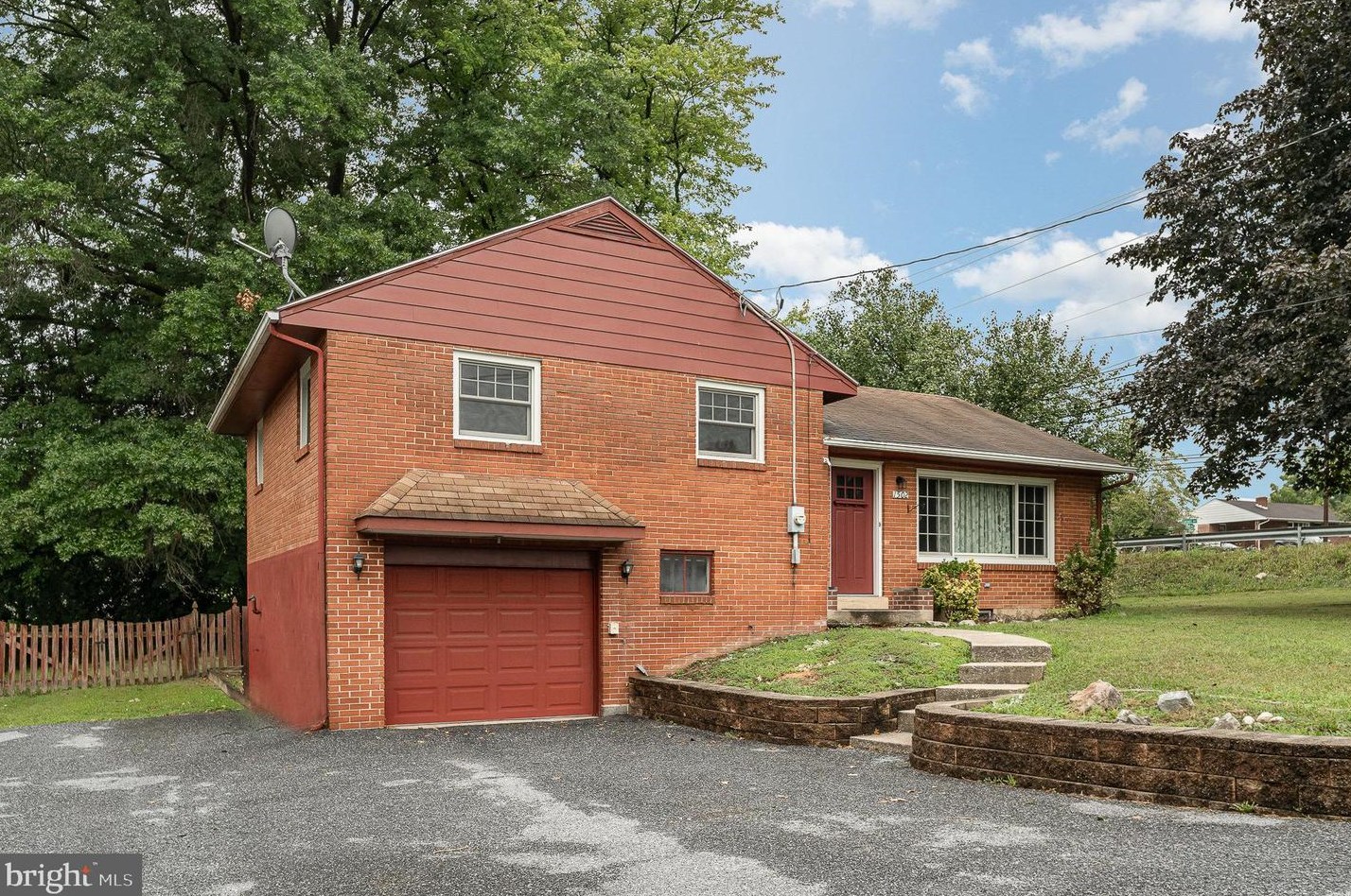 1502 Kay St, Harrisburg PA  17109-5620 exterior