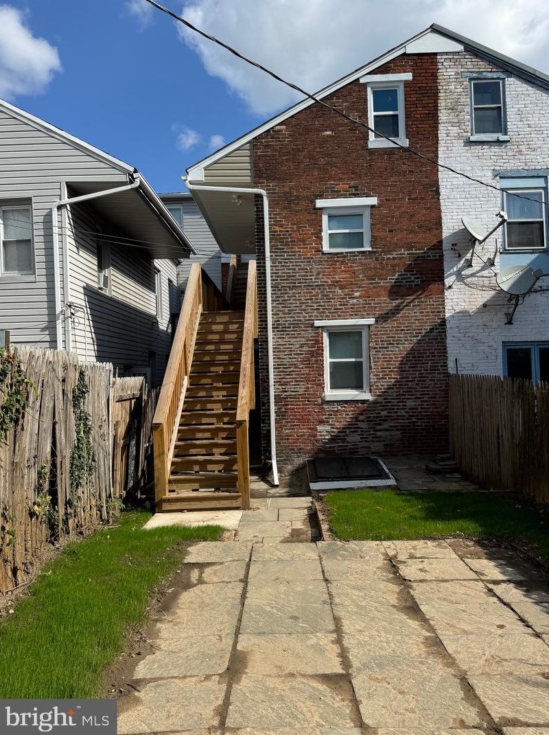 304 2nd St, Harrisburg PA  17101-1302 exterior