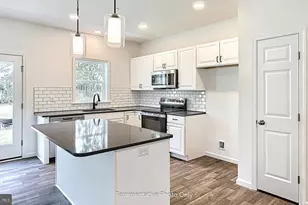 7846 Oakbrook Dr, Harrisburg, PA 17112 - Photo 9