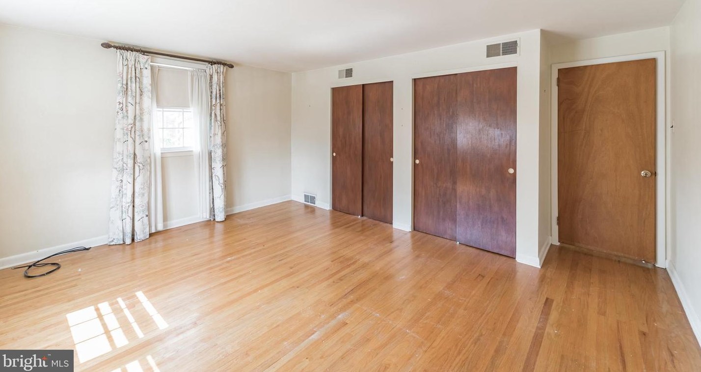 4947 Jefferson Dr, Chester PA  19015-1011 exterior