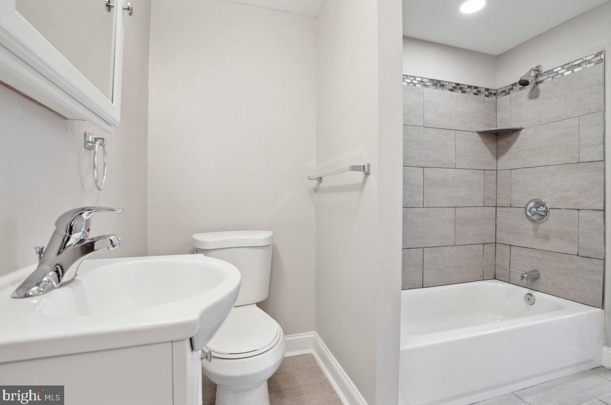 412 Marlin St, Folsom PA  19033-2415 exterior