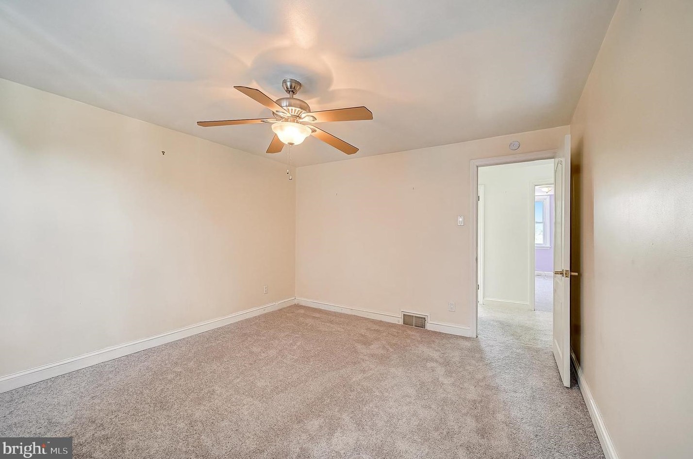 2280 Harwood Ave, Upper Darby PA 19082-5406 exterior