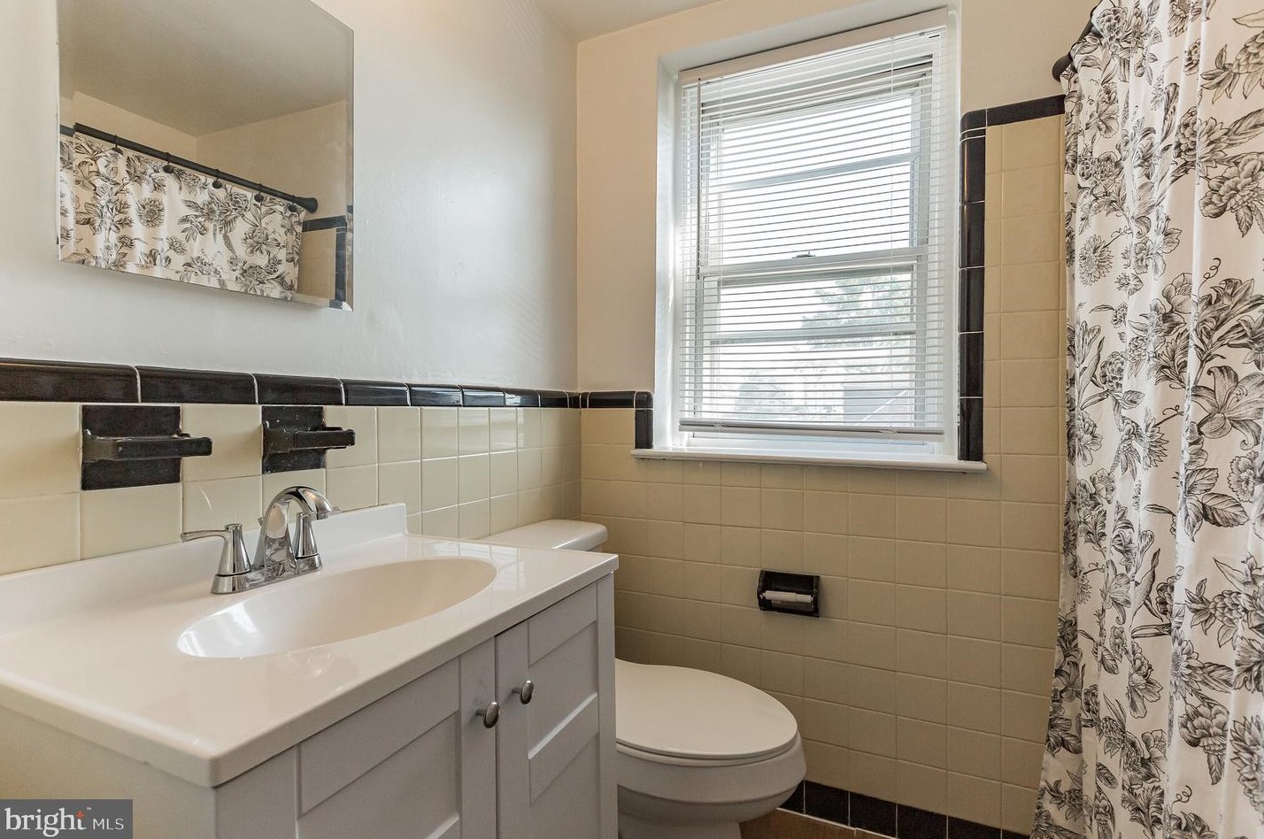 437 21 St, Chester PA 19013-5513 exterior