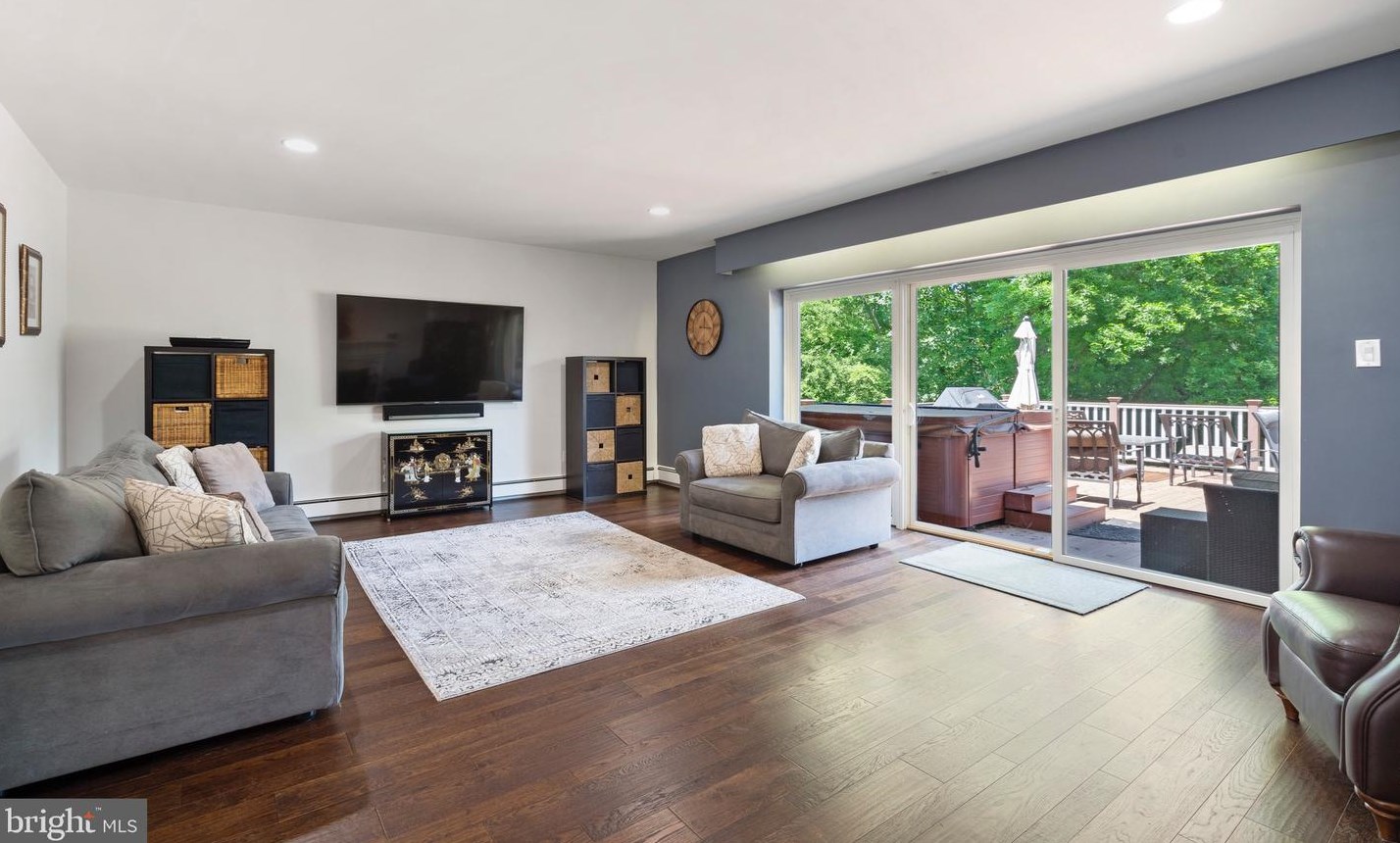 12 Philips Ln, Newtown Square, PA 19073