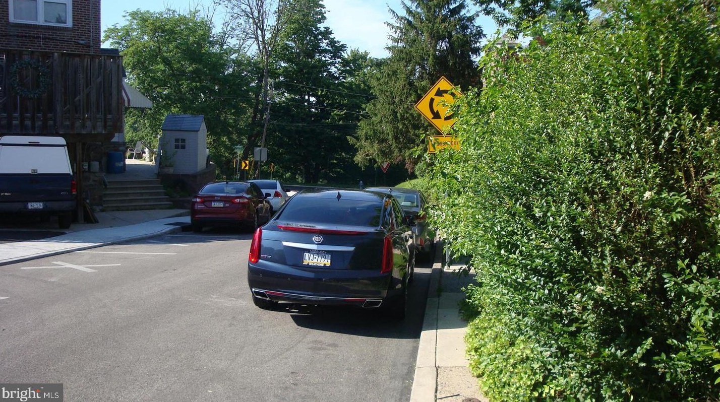 229 Cedar Ln, Upper Darby PA  19082-1321 exterior