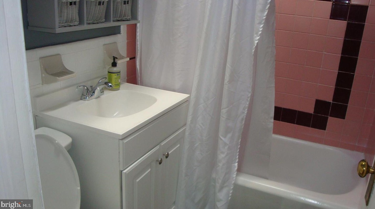 229 Cedar Ln, Upper Darby PA  19082-1321 exterior