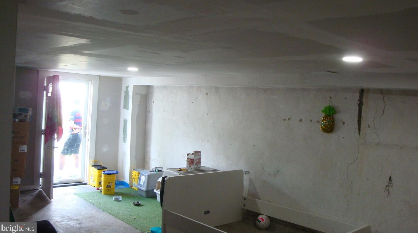 229 Cedar Ln, Upper Darby PA  19082-1321 exterior