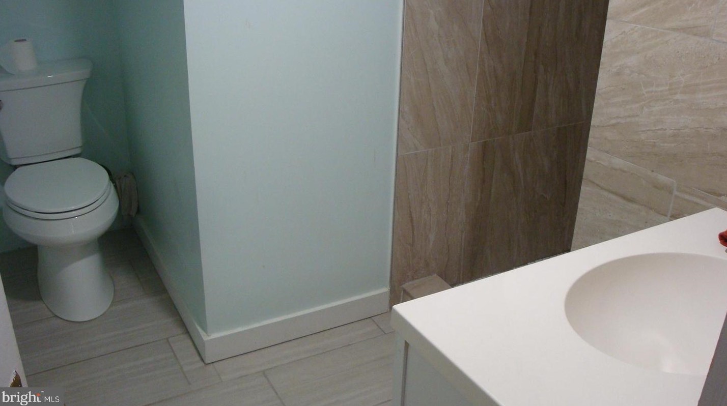 229 Cedar Ln, Upper Darby PA  19082-1321 exterior