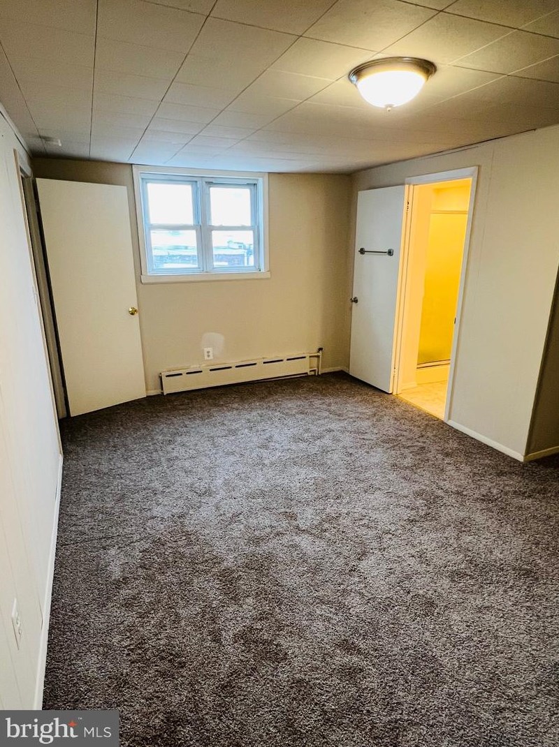 536 69th St, Upper Darby PA 19082-4102 exterior