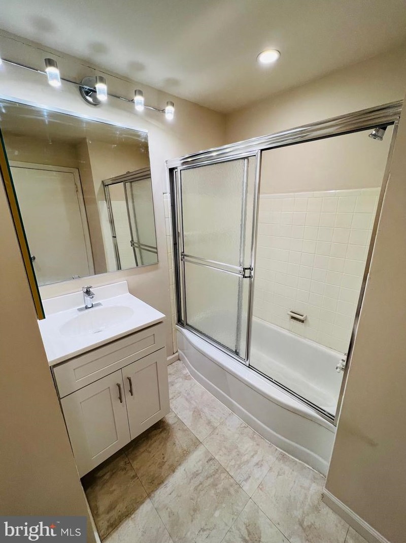 536 69th St, Upper Darby PA 19082-4102 exterior