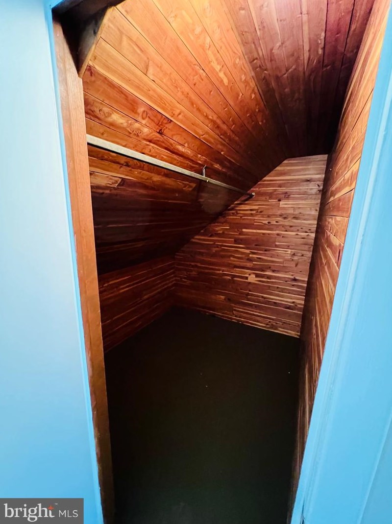 536 69th St, Upper Darby PA 19082-4102 exterior