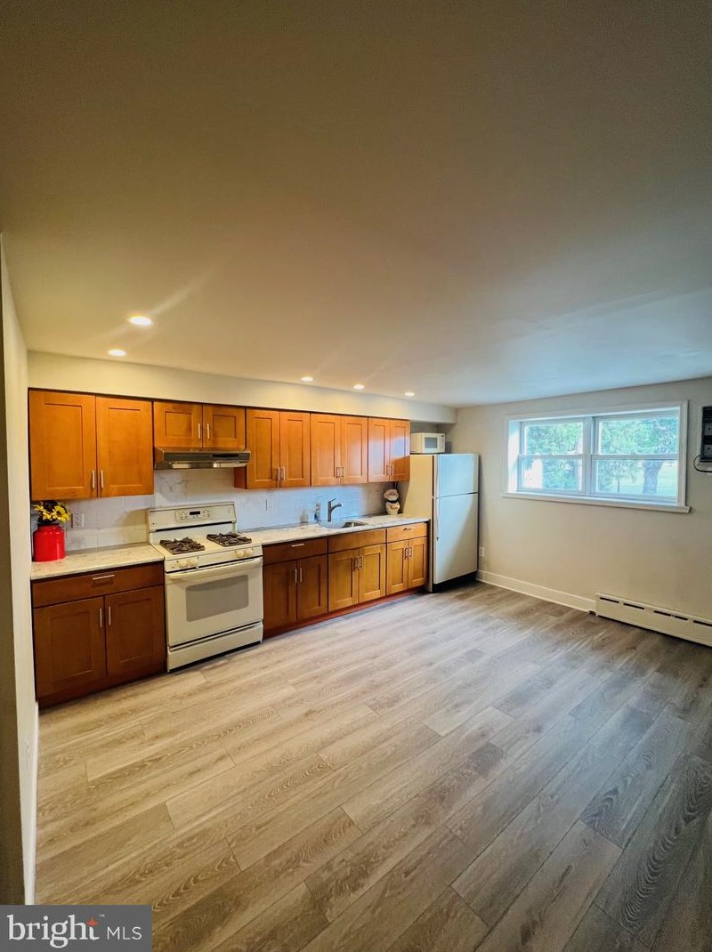 536 69th St, Upper Darby PA 19082-4102 exterior