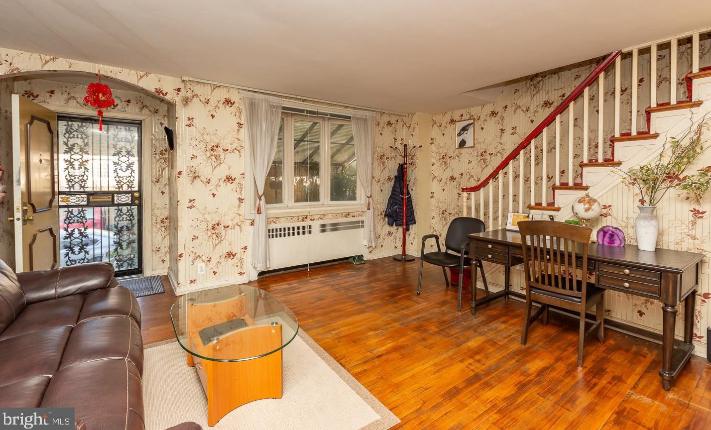 277 Glendale Rd, Upper Darby PA 19082-4017 exterior