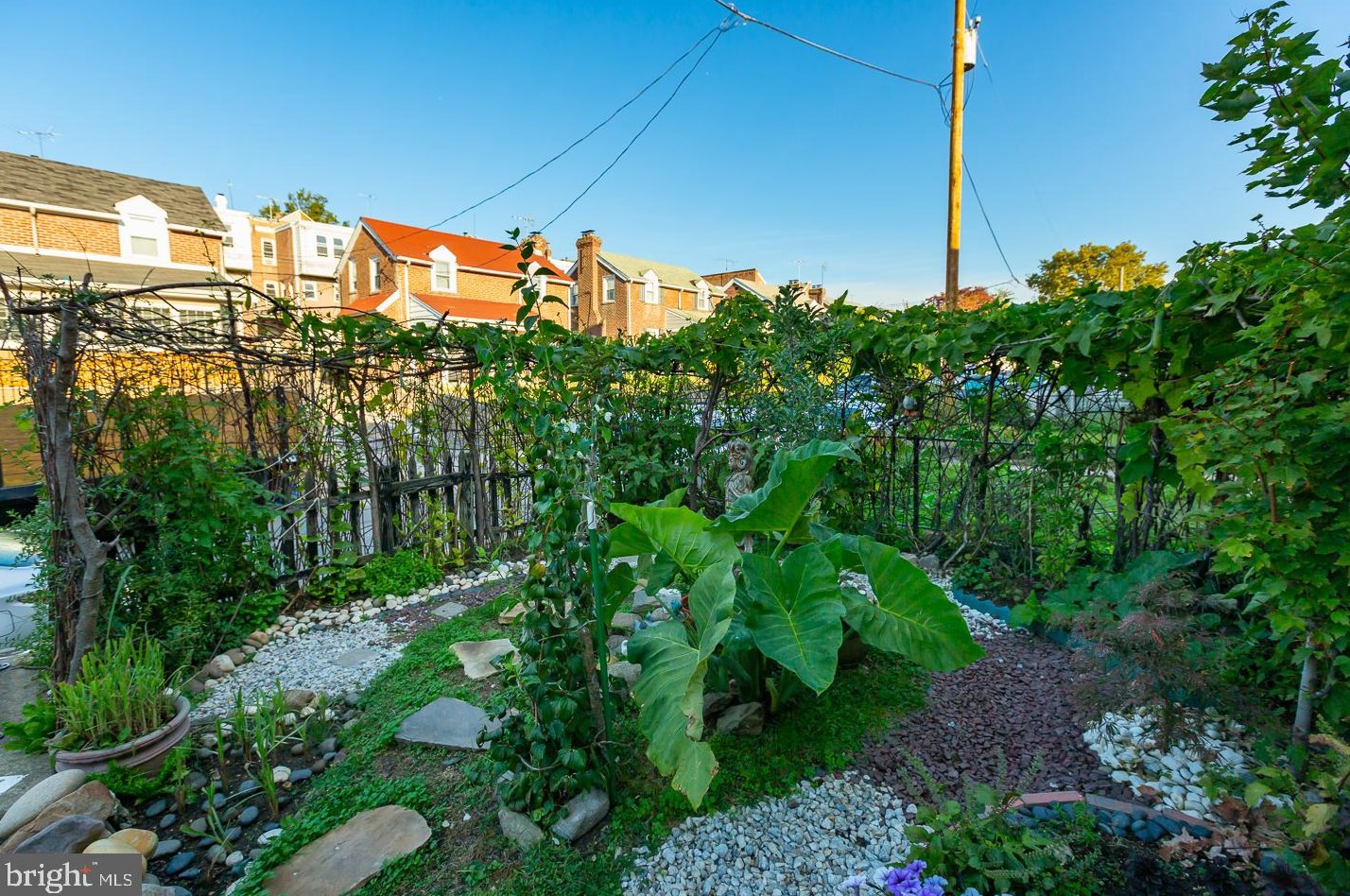 277 Glendale Rd, Upper Darby PA 19082-4017 exterior