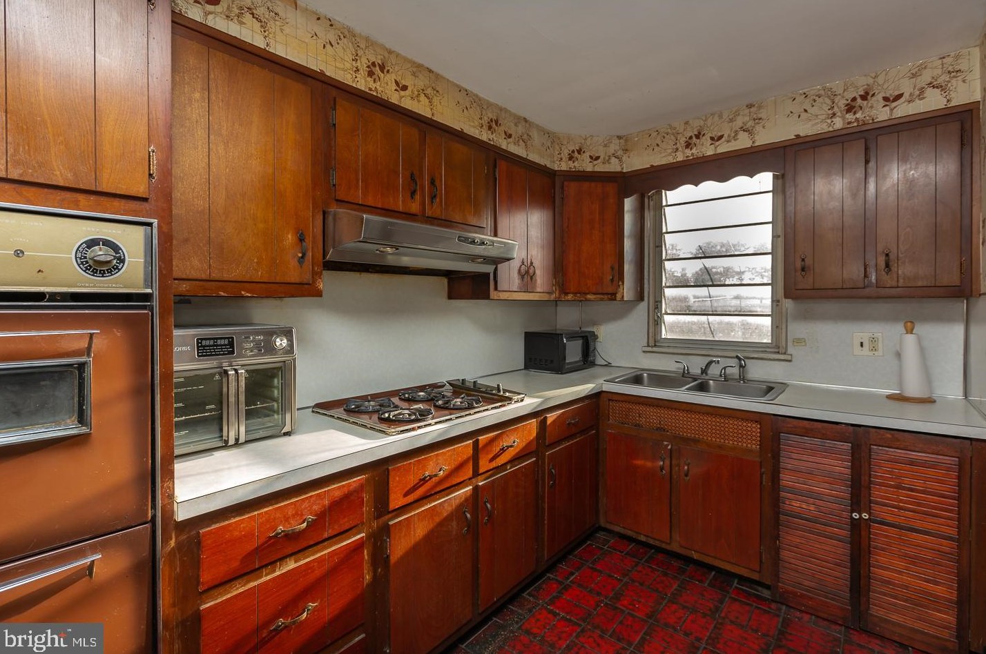 277 Glendale Rd, Upper Darby PA 19082-4017 exterior