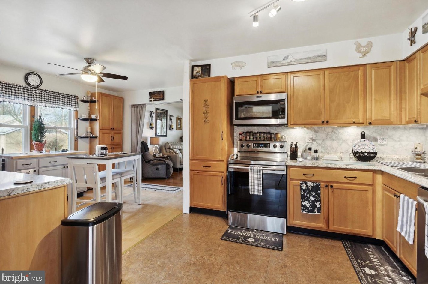 14 Mary Dr, Chester PA  19014-3316 exterior