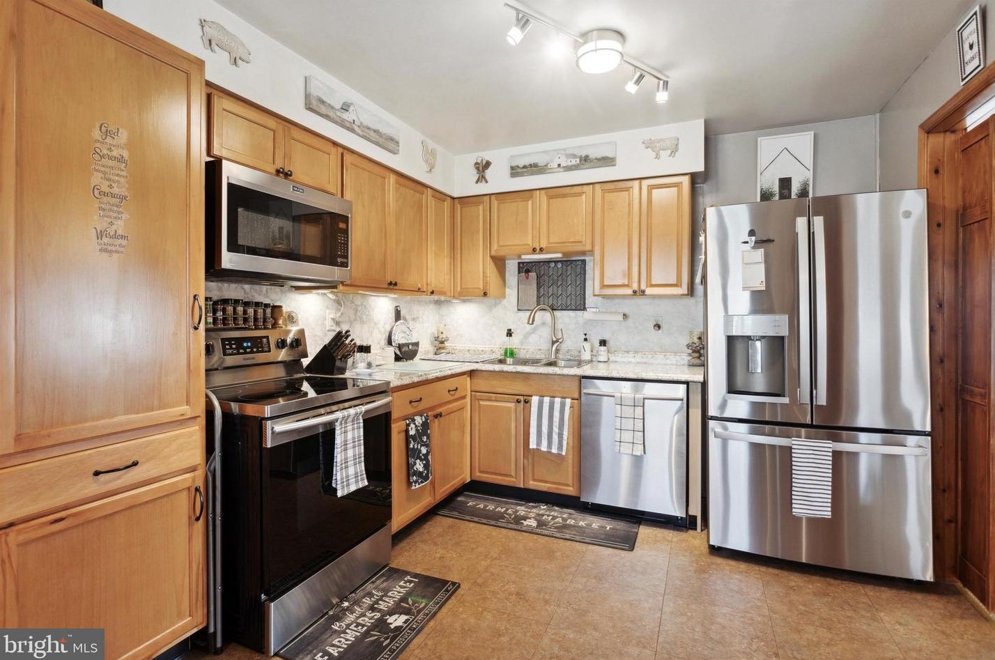 14 Mary Dr, Chester PA  19014-3316 exterior