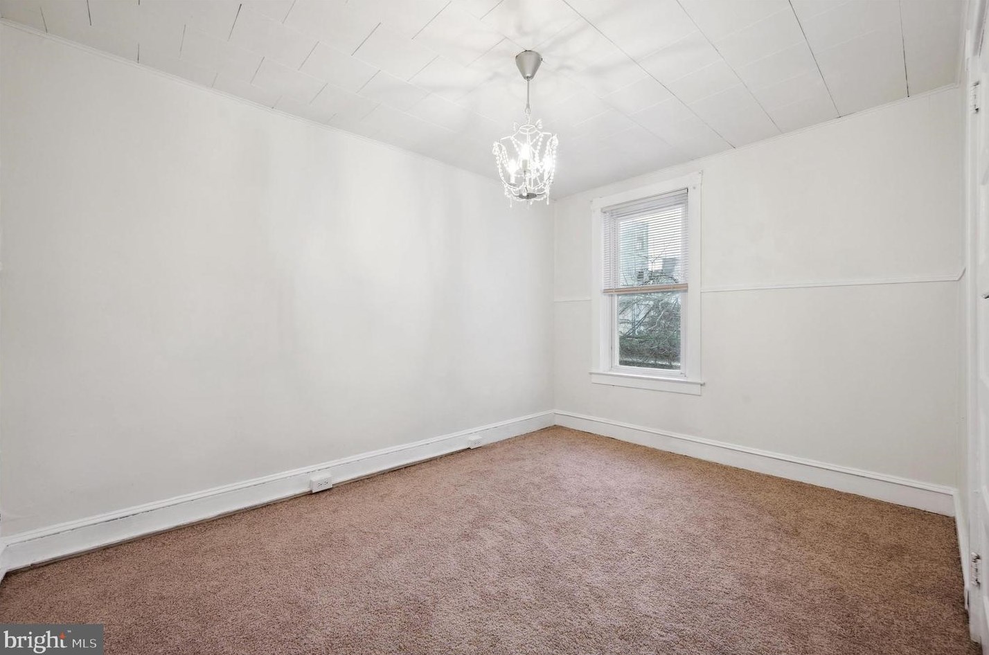 30 State Rd, Upper Darby PA 19082-1610 exterior