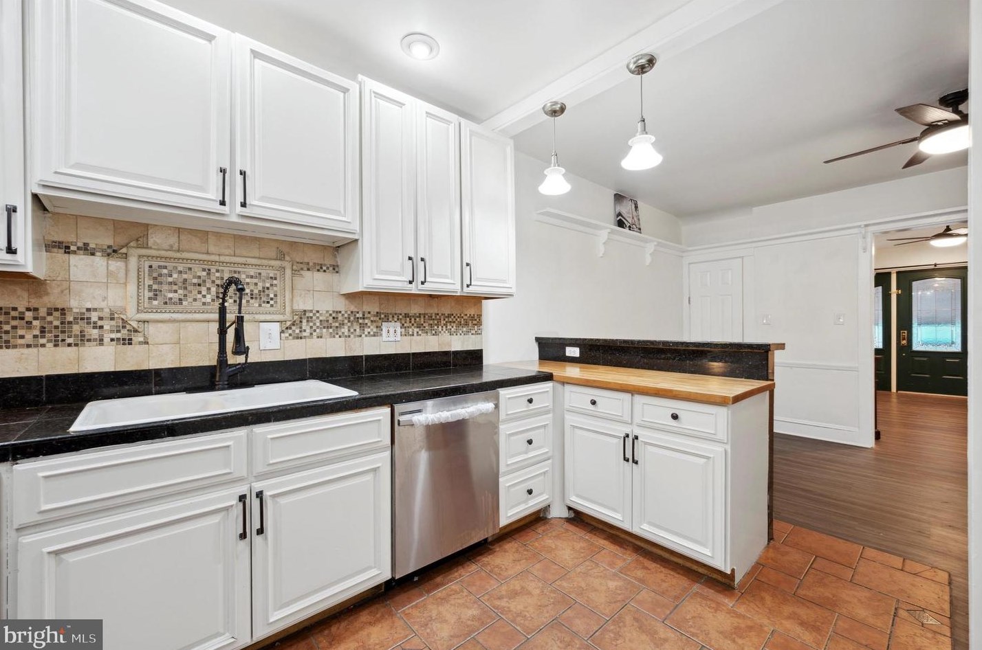 30 State Rd, Upper Darby PA 19082-1610 exterior