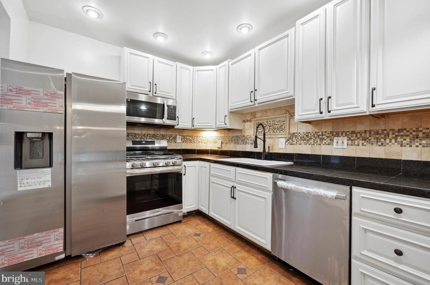 30 State Rd, Upper Darby PA 19082-1610 exterior