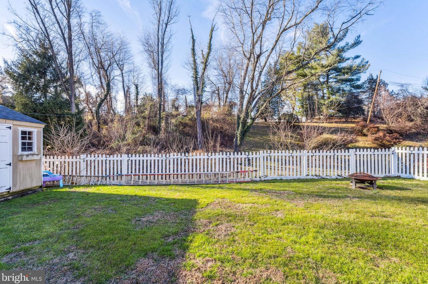 424 Brookhaven Rd, Chester PA  19015-1802 exterior